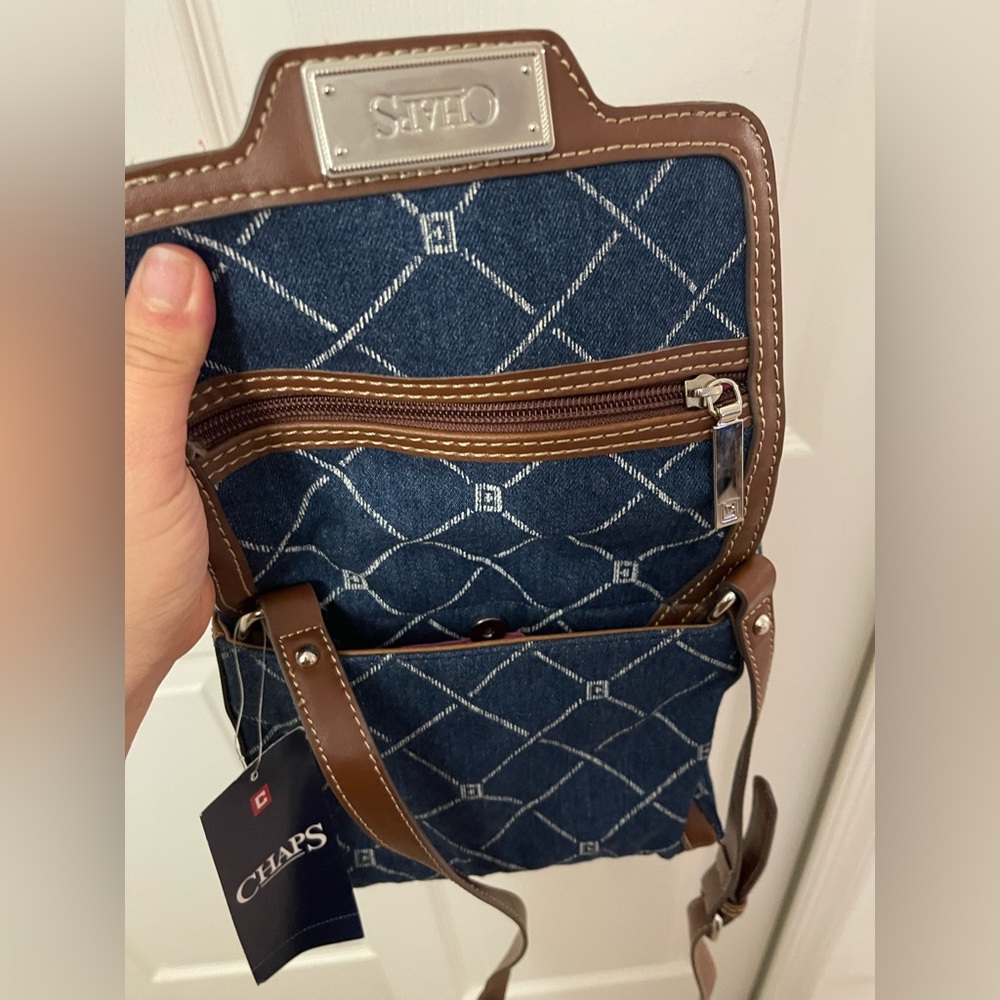New with tag Vintage 90s CHAPS Blue Crossbody Organized.